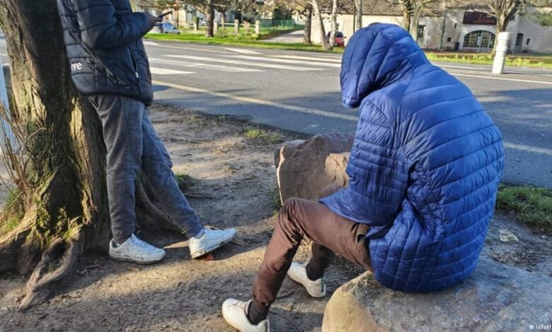 "معزولون وغير مرئيين".. 50 سودانياً يعيشون في مخيم عشوائي شمال فرنسا 1 60742036 507