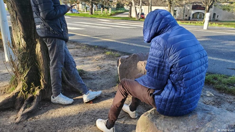 "معزولون وغير مرئيين".. 50 سودانياً يعيشون في مخيم عشوائي شمال فرنسا 10 60742036 507