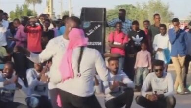 رقص طالب وطالبة