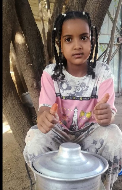 شاهد بالفيديو.. الطفلة السودانية سعاد "بوليغ" تعود للظهور بقصيدة قوية تتحسر من خلالها على التعليم وعلى الحال الذي وصلت إليه البلاد: (غايتو هسا الدنيا خربت وماشي راجع مستوانا) 10 سعاد بوليغ