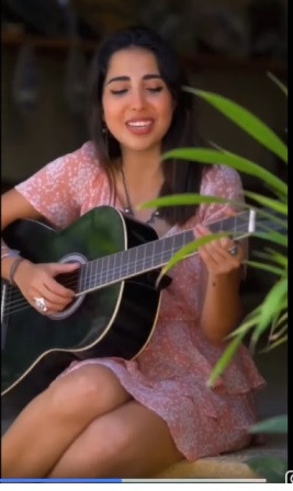 شاهد بالفيديو: المطربة المصرية مي كمال تتغنى برائعة السودانية عائشة الفلاتية "مالو القمر" 10 مي كمال