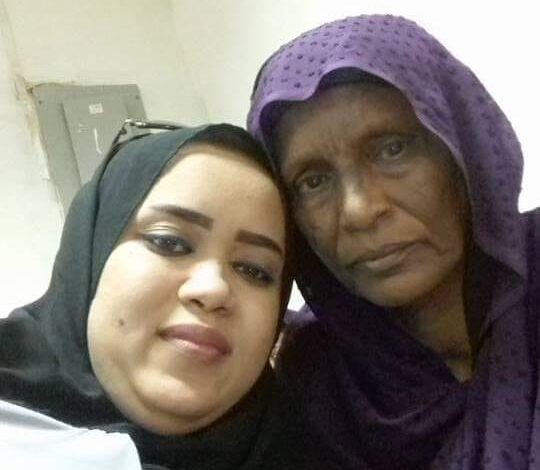 عندما طلب من عائشة الماجدي رسوم الجامعة.. ماذا فعلت والدتها؟ 1 ام عائشة الماجدي