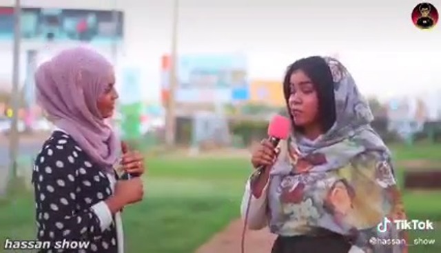 شاهد بالفيديو.. (بتحبي طويل ولاّ قصيّر) سؤال فاضح لفتيات سودانيات في برنامج يثير نقداً لاذعاً على مواقع التواصل 1 طويل ولا قصير