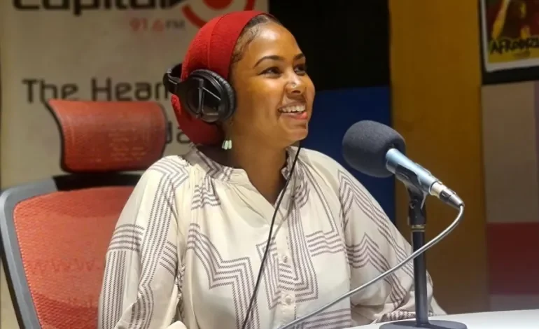 نفيسة حافظ.. أول سودانية تقتحم مجال الموضة العالمية بفيلم "المسار" 1 نفيسة حافظ