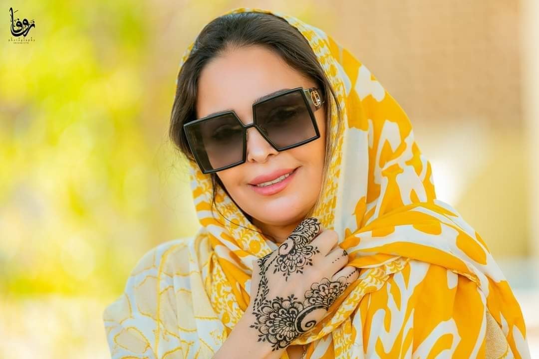 شاهد بالصور.. بعد تصدر زيارتها للخرطوم الترند.. الممثلة المصرية داليا البحيري تطل على جمهورها بالحناء السودانية ومتابعون: (الحناء زادتك من جمالك وحتأكل منك حتة) 12 داليا البحيري5