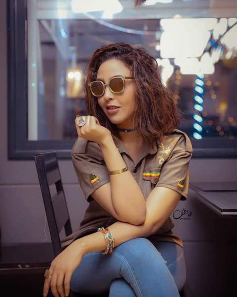 شاهد بالفيديو.. المذيعة شهد المهندس تتحول لعارضة أزياء وتستعرض جمالها بفستان ضيق ومثير والثوب السوداني يزيدها روعة وجمال 10 شهد المهندس