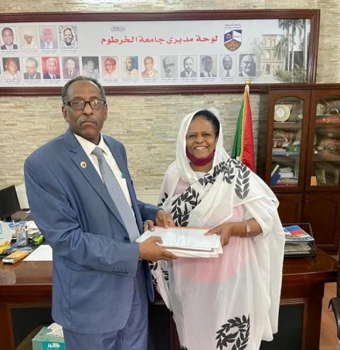 مدير جامعة الخرطوم بروفيسور عرديب يتسلم مهامه ويعد بمعالجة مشكلة تراكم الدفعات 10 عرديب فدوى