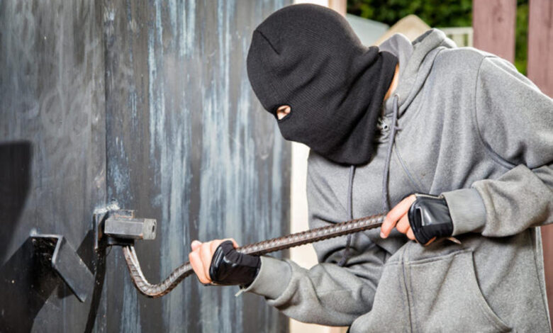 بالفيديو.. لص ينتحل شخصية البائع بقصد سرقة سوبر ماركت 1 3030561 1728465020