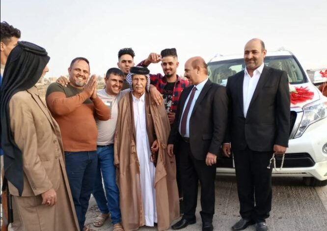 مسن عراقي تجاوز 100 عام يتزوج من امرأة حسناء .. ورد مفاجئ منه بعدما عُرض عليه ابنه تناول المنشطات ليلة الزفاف! 1 image 6