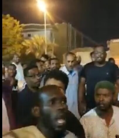 شاهد بالفيديو: هوان القحاطة في السودان وكيف يتم طردهم 1 قحاطي