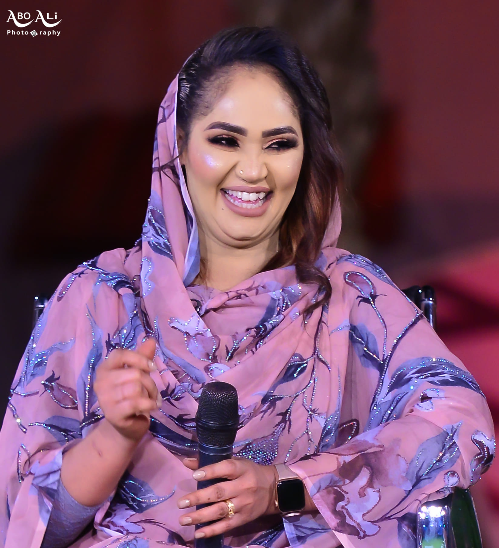 شاهد.. الفنانة عشة الجبل تطلق أغنية جديدة تدعم فيها الجيش وتسخر من قوات الدعم السريع: (قالوا لي الجيش دخلا الدعامة حطب القيامة جاهم بلاء) 10 الجبلية بالثوب4