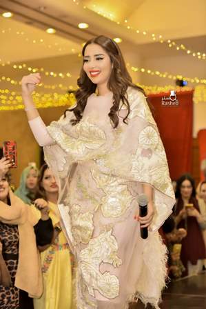 شاهد بالفيديو.. الفنانة بلقيس تلبي طلب شاب سوداني وتغني له أشهر الأغنيات السودانية المتداولة في الوطن العربي 10 بلقيس