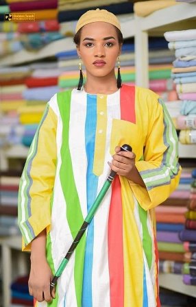 هل في راجل عاقل وسوى وسودانى ممكن يلبس الجلابية ولا العلى الله الفي الصورة دى؟! 13 بنت جلابية 1