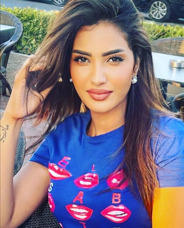 شاهد بالفيديو.. المذيعة السودانية الشهيرة تسابيح خاطر تعبر عن شوقها وافتقادها للثوب السوداني 10 تسابيح بالتشيرت