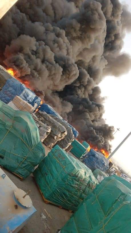 لجنة التقصي بشأن حريق ميناء سواكن تصل بورتسودان 10 حريق ميناء سواكن 1