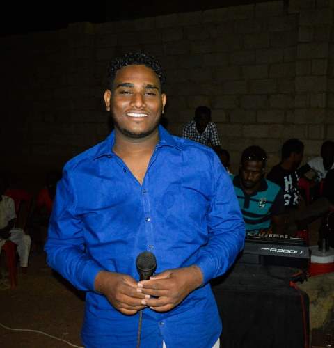 شاهد بالفيديو.. الفنان الشاب "عبدالله الأمين" يشعل الطرب في حفل جماهيري على إيقاع الأغنية الرائجة ( عليكم الله نادوا لي حنان) 10 عبد الله الامين