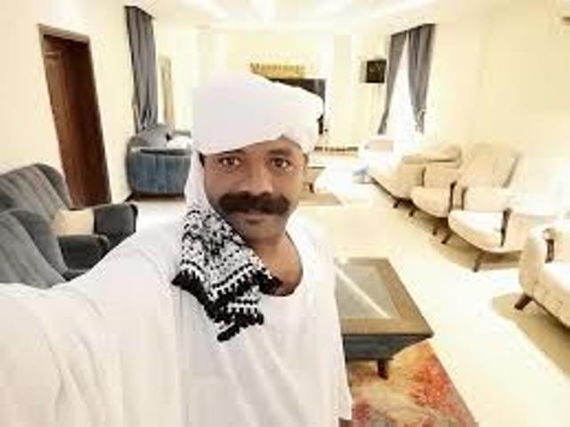 شاهد بالفيديو.. بعد أن اتهمه بالاستيلاء على هاتفه الجديد من أجل مديدة الحلبة.. طفل سوداني يتوعد الناشط المعروف فايز الطليح ويهاجمه: (شنبك زي شنب التيس العجوز وأنا بحلقو ليك) 10 فايز الطليح