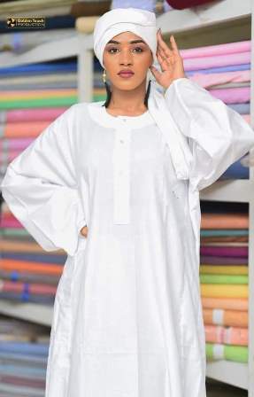 شاهد بالصور.. (ظهرت بكامل مكياجها) في مشهد غريب فتاة سودانية تطل بـ(الجلابية والعمامة) الرجالية تثير موجة انتقادات على المنصات 12 فتاة جلابية