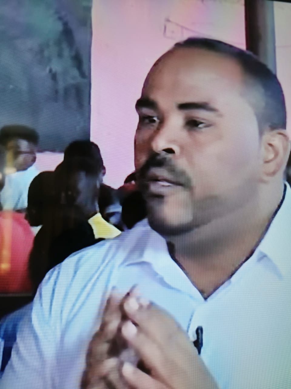 بالفيديو.. معلم رياضيات سوداني يثير تفاعل رواد مواقع التواصل الاجتماعي 10 image 5