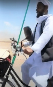 بالصورة.. تهيّأ للخطر ورفض التذكرة.. أفغاني يبدأ رحلته للسعودية بدراجة طلباً للحج 2 sabq 2022 05 cc71b098 5b0e 44da a27f 166b79f4dab3 image 2022 05 08T141619 962