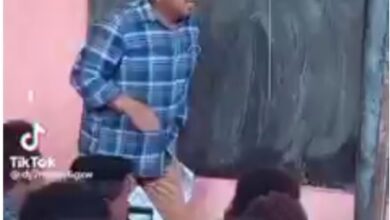 استاذ سوداني