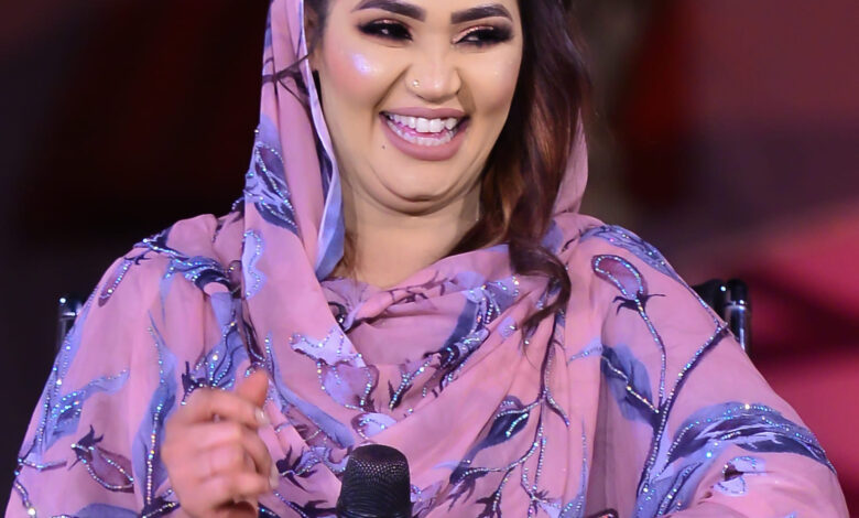 شاهد.. الفنانة عشة الجبل تطلق أغنية جديدة تدعم فيها الجيش وتسخر من قوات الدعم السريع: (قالوا لي الجيش دخلا الدعامة حطب القيامة جاهم بلاء) 1 الجبلية بالثوب4