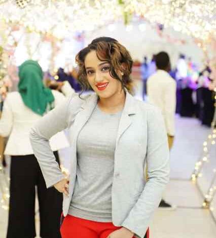 شاهد بالفيديو.. المودل آية أفرو تعود لإثارة الجدل على مواقع التواصل بفاصل من الرقص داخل سيارتها على أنغام (ساكن جنبنا) 1 اية افرو