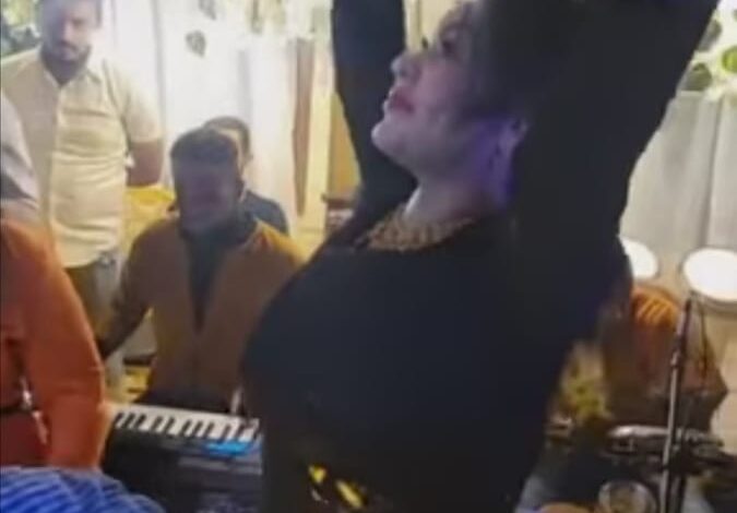 شاهد بالصورة والفيديو.. سيدة أعمال ومنظمة حفلات سودانية شهيرة تقدم فاصل من الرقص الفاضح خلال حفل بالقاهرة 1 رقص فاضح بالقاهرة