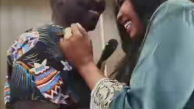 فنانة وراقص