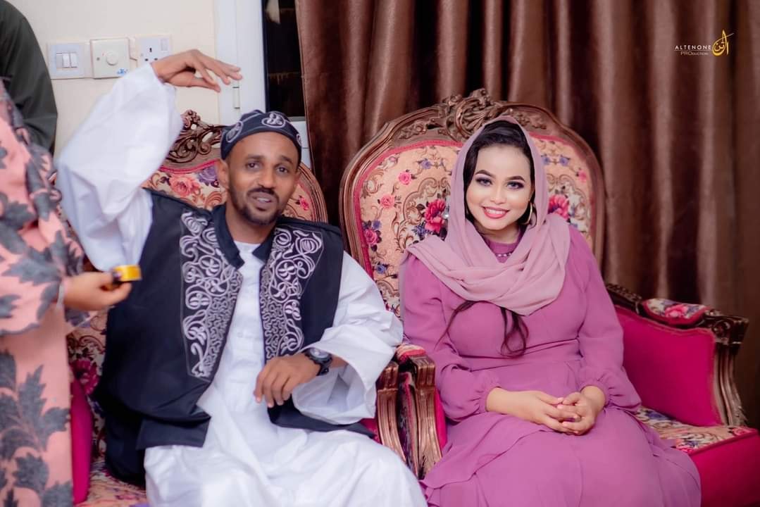 شاهد بالصور.. نجمة السوشيال ميديا اسراء الشهيرة باسم (أم رويس) تعلن عن عقد قرانها وساخرون (واحدة من النجمات البورة بتاعتها اتفكت عقبال الباقيات) 12 ام رويس2