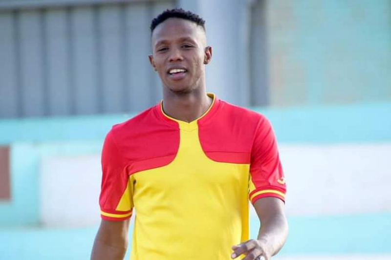 الجماهير طالبت بشطبه .. الغرايري يبعد الصيني من المعسكر والفريق عقب مباراة توتي 10 عماد الصيني