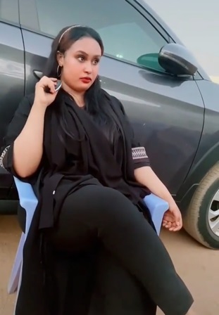 شاهد بالفيديو: مودل سودانية فاتنة تستعرض سيارتها الجديدة على أنغام (ناس كتيرة لي حساد) تحصد تعليقات ناقدة على منصات التواصل 10 فاتنة