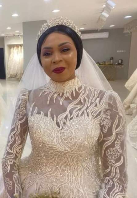 شاهد بالفيديو.. فتاة "الاستوب" تثير التساؤلات في ليلة زفافها بعد ظهورها غاضبة وأبرز التعليقات "وداعا الكمامة السوداء" و "الوحيدة العبرت وانتصرت" 10 فتاة الاستوب