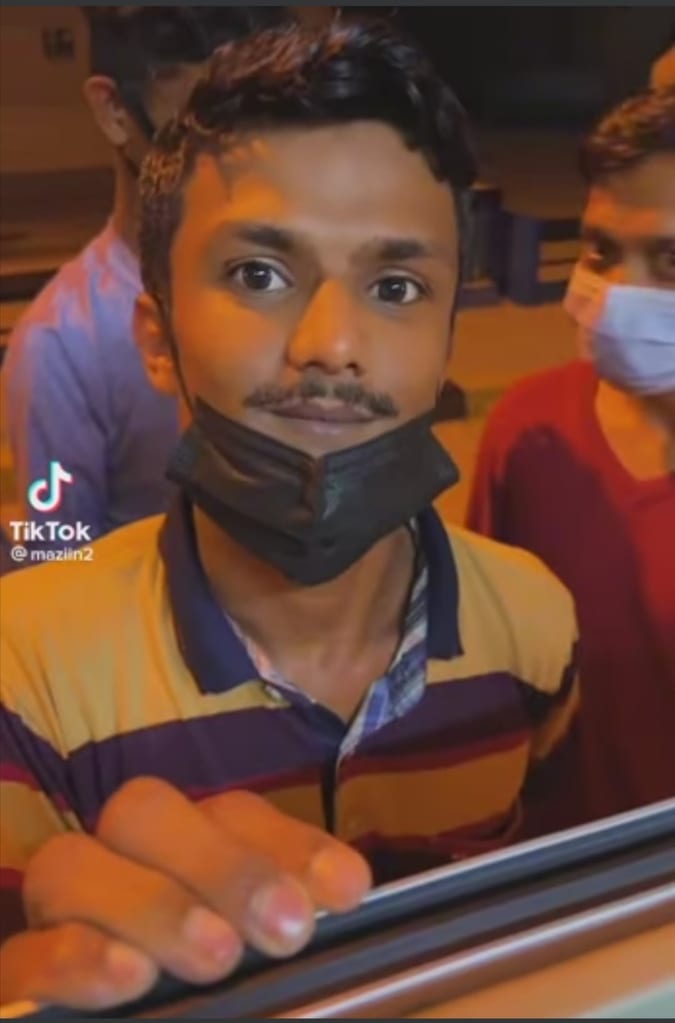 شاهد بالصورة والفيديو.. مواطن هندي يقيم بالسودان يصف "الكلاكلة" بالبعيدة ويتسبب في موجة من الضحك والسخرية على سكانها 10 هندي