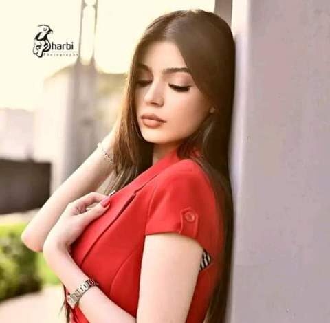 شاهد بالصور: تعرّف على عارضة الأزياء التي خطفت الأنظار في الخرطوم وأشعلت مهرجان "نيرمين قرقفي" 1 الما الجبان