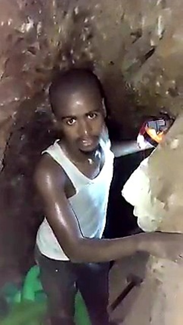 "أطفال الذهب" في السودان... مراجل الأحلام المصهورة 10 بئر ذهب