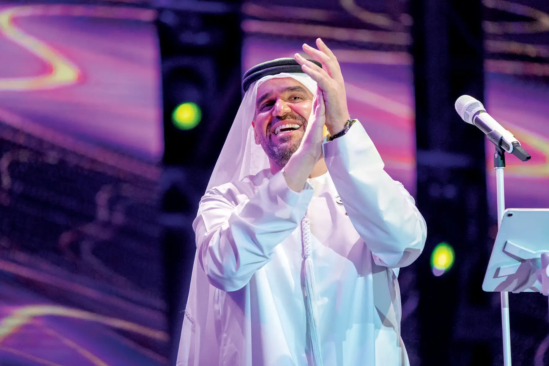 "بوح سعودي يلامس الأعماق".. حسين الجسمي يطرح أغنيتي "شريط الذكريات" و"أجمل خلق الله" 10 حسين الجسمي