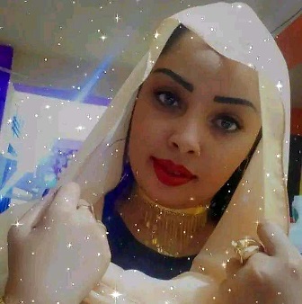 شاهد بالفيديو.. حسناء السوشيال ميديا أمنية شهلي تعود لإثارة الجدل بوصلة رقص مثيرة داخل منزلها على أنغام (شهرين معاي شهرين هناك انا وزل ملك ما زول إيجار) 10 منوية شهلي