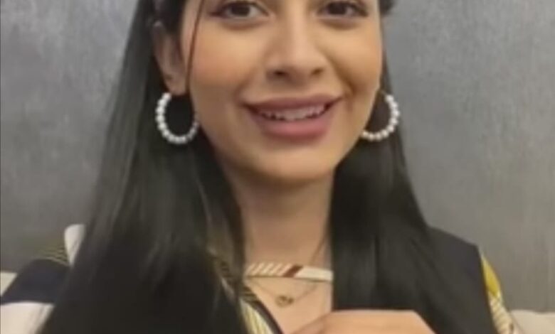 شاهد بالصورة والفيديو.. حسناء فائقة الجمال تكشف عن سبب تسمية العاصمة السودانية الخرطوم بهذا الاسم ومتابعون: (انتي لو سميتيها قحط نحنا رضيانين) 1 سر تسمية الخرطوم