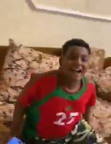 شاهد بالفيديو.. ردة فعل طالب شهادة أساس بالخرطوم عند تلقيه نبأ نجاحه 1 طالب اساس