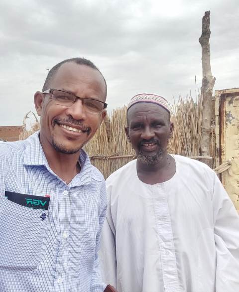 أجاب الغطاس نميري عبدالحميد عن سؤال هل تتهم احدا بعينه بسرقة ملابسك وحذائك وانت تغادر مكان الحادثة عاريا؟ 11 الغطاس