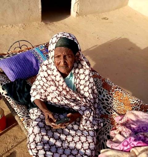 السودانية "بت بخيت" كانت من النساء القلائل جداً وسط جيلها اللائي يطالعنّ الصحُف في ذاك الزمان 11 بت بخيت