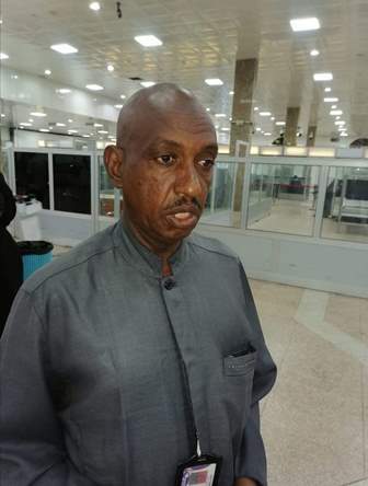 ضرب المثل في الأمانة .. عامل سوداني بمطار الخرطوم يعيد 15 مليار جنيه إلى أصحابها 10 حسن بركة