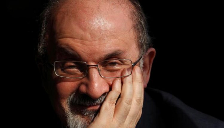 حائز على جائزة البوكر والخميني أهدر دمه… من هو سلمان رشدي؟ 10 سلمان رشدي