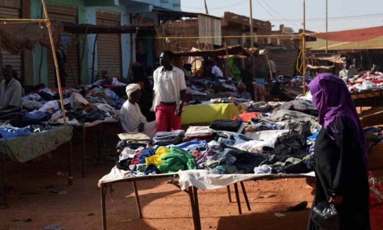 جدري القرود يطارد تجارة الملابس المستعملة الرائجة في السودان 1 587466 416581131