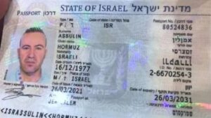 بالصورة.. على طريقة "غبي منه فيه".. عربي يرتكب "أسوأ تزوير على مر العصور" في جواز سفره 2 954