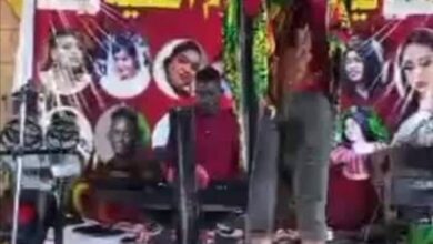 فنانة تغني بالبرمودة