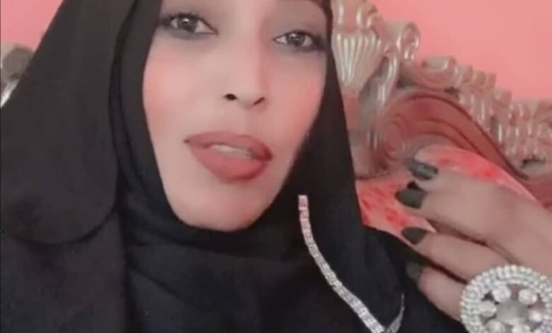 شاهد بالفيديو والصورة..أشادت بمجلس المهن الموسيقية.. فنانة سودانية تصف بعض المطربات بالطفيليات وتسخر من إيقافهم (يلا يا قونات الكواريك والبواريك أي واحدة تلزم ليها فريق) 1 فنانة تهاجم القونات