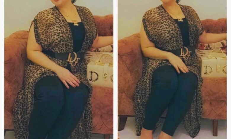 شاهد بالصور.. الفنانة السودانية مونيكا تثير جدلاً واسعاً بعد ظهورها بأكتاف "عارية" وبنطلون جينز "ضيق" 1 مونيكا جينز