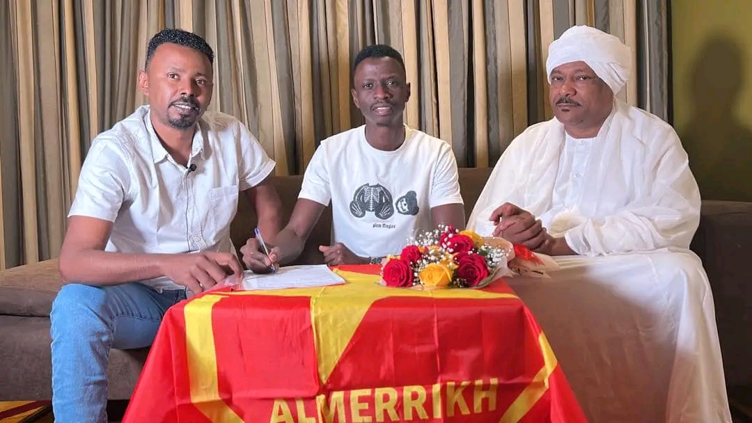 قطب المريخ أيمن مبارك يعيد تجديد عقد (التش) ويقطع الطريق على الهلال.. وجمهور المريخ يهتف: (اب جيبين جايينا متين) 10 التش